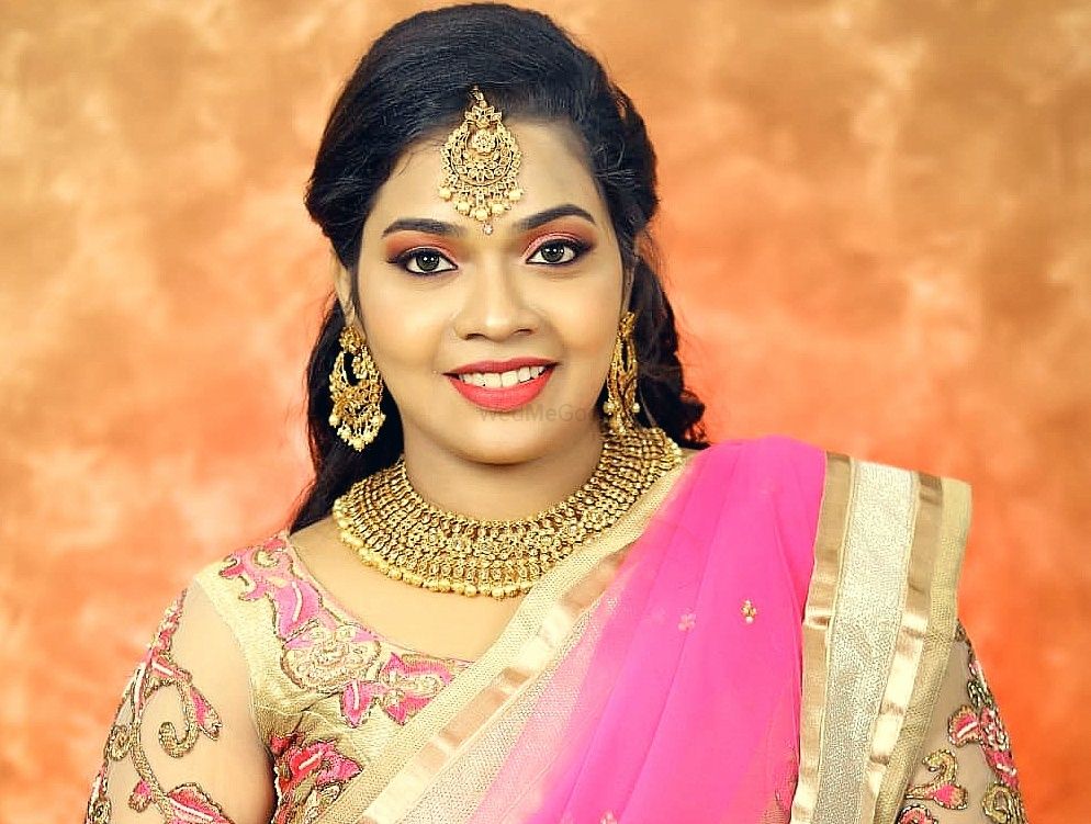 Sri VS Makeup Artist
