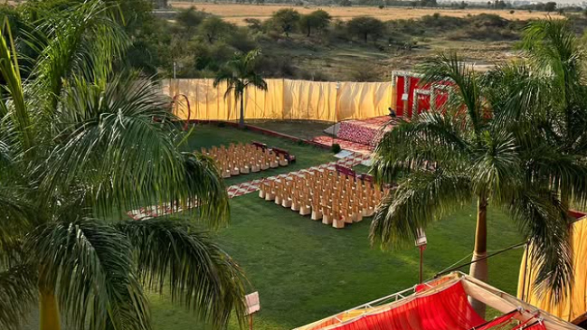 Blooms Hotel and Garden