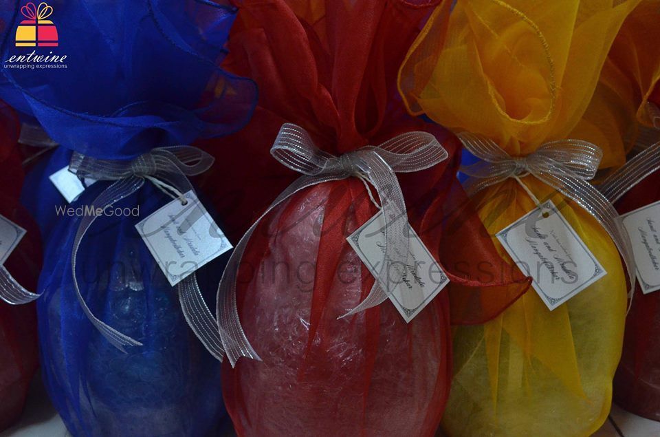 Photo By Entwine Unwrapping Expressions - Trousseau Packers