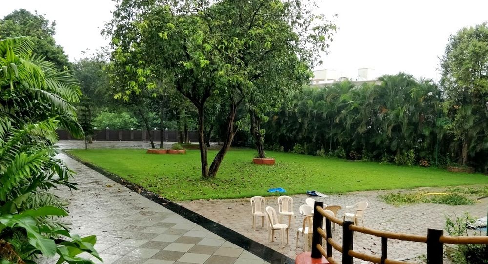 Hotel Sancheti Lawns