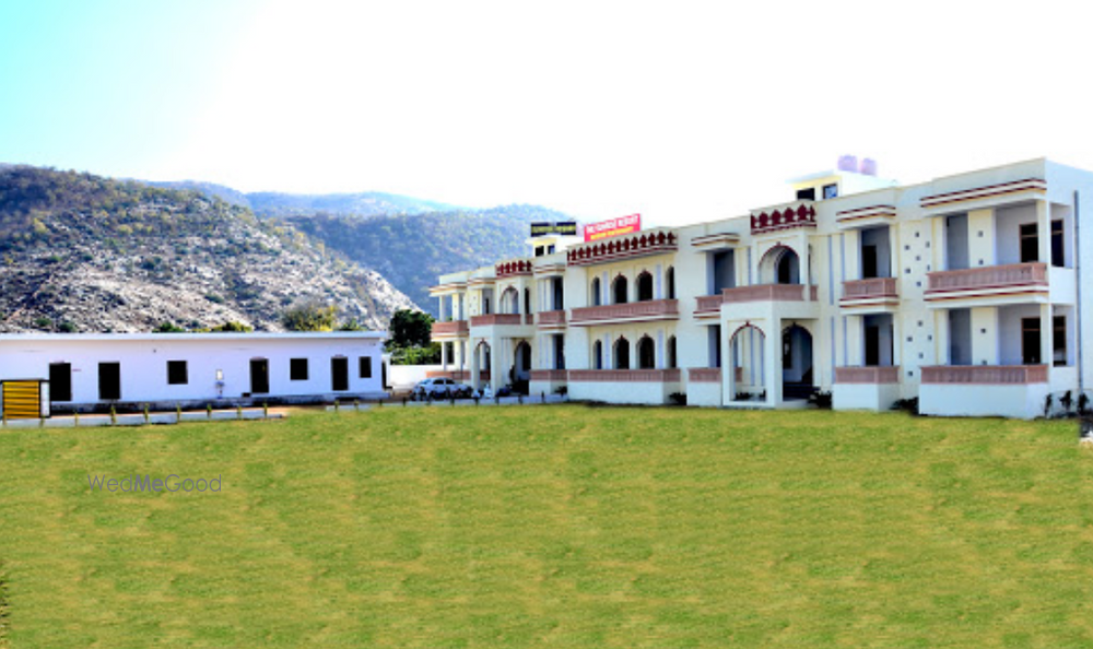 Hotel Gulab Resort