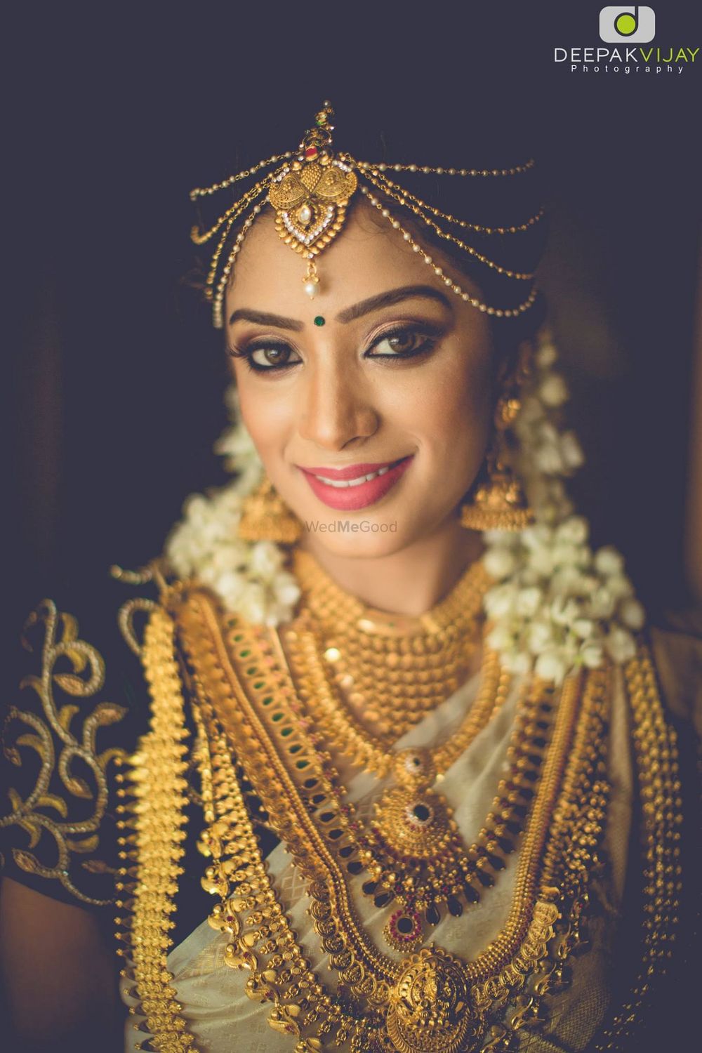 Photo of South Indian bride with layered necklaces in gold