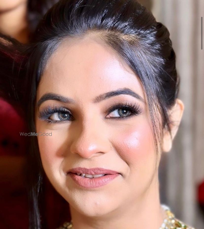 Photo By Makeovers By Vidushi - Bridal Makeup