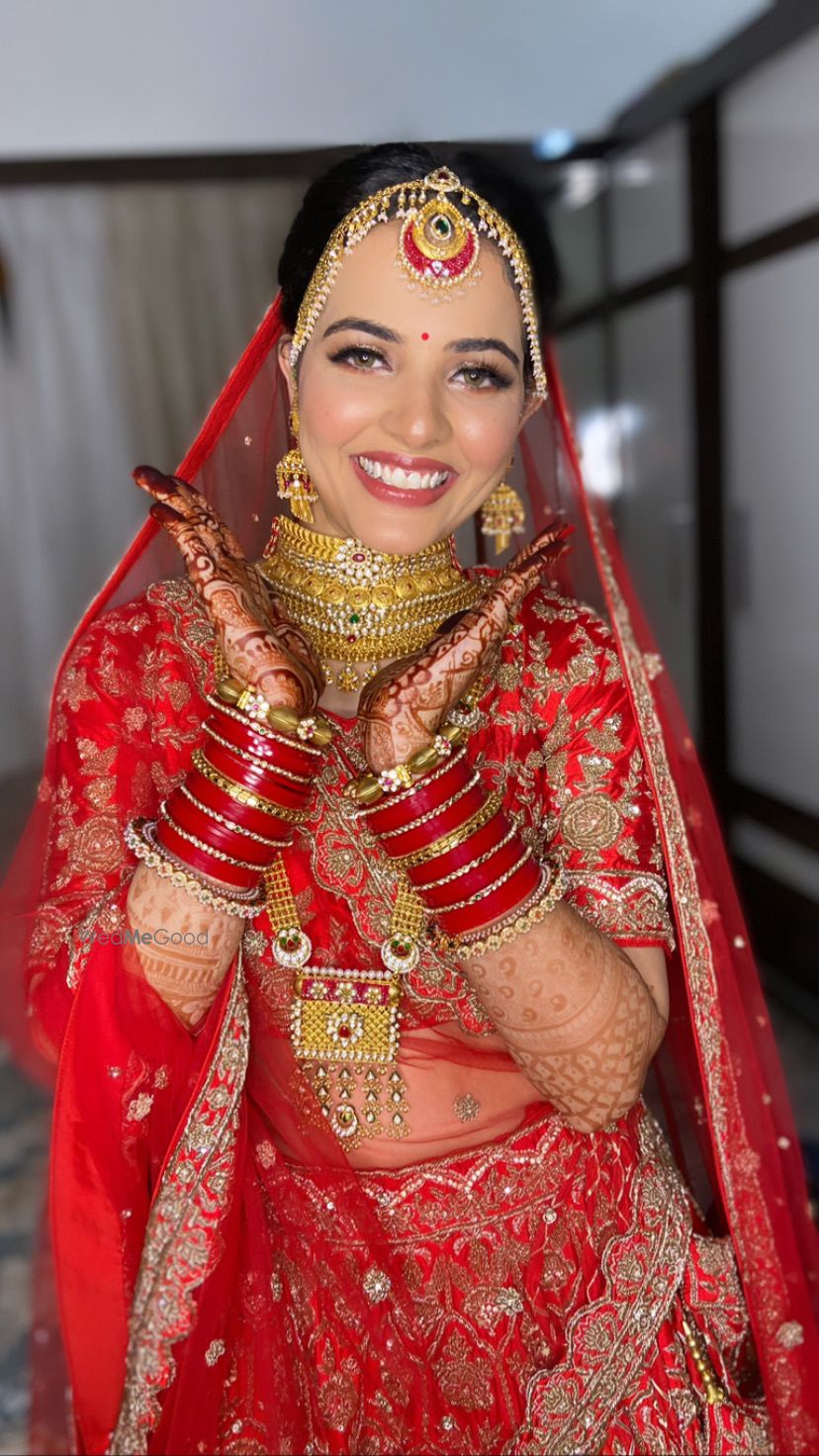 Photo By Makeovers By Vidushi - Bridal Makeup