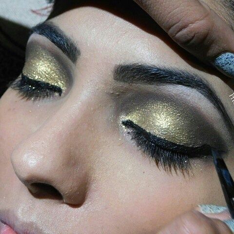Photo By Makeovers by Preeti Khatri - Bridal Makeup