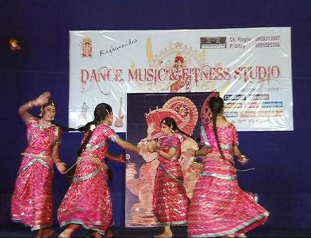 Photo By Raghavendras Dance - Sangeet Choreographer