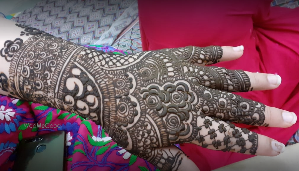 Fiza Dulhan Mehndi