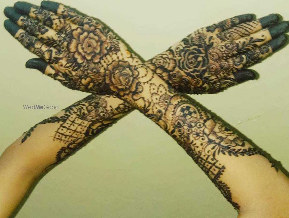 Aliza Mehndi Artist