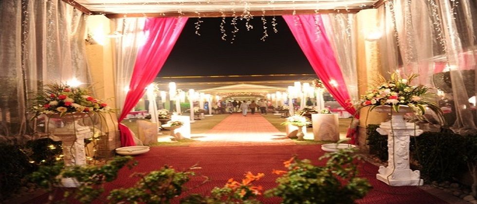 Photo By Komfort Banquets - Venues