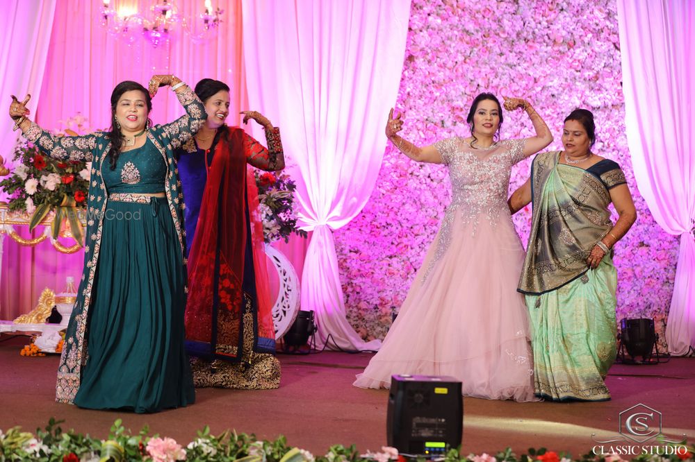 Photo By Weddings By Saloni And Ankush - Sangeet Choreographer