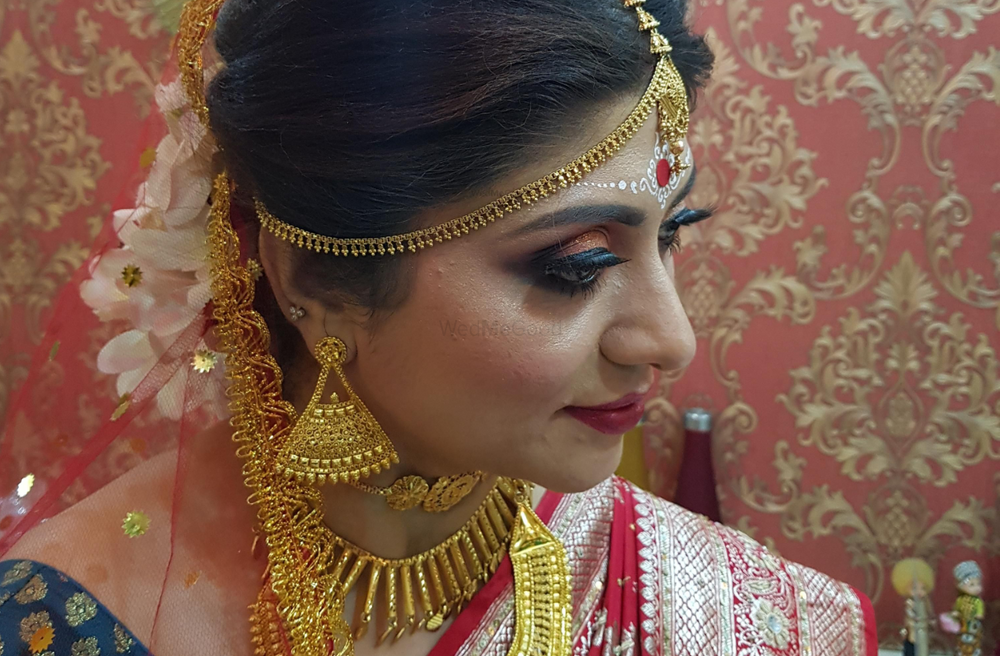 Glitz & Glam Bridal: Makeup Artistry By Debasree Ghosh 