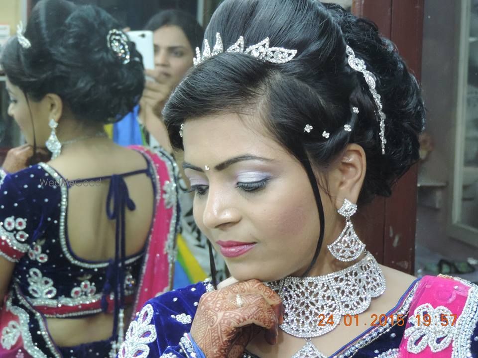 Photo By SnS Bridal Makeups : Smita & Shobha Lodha - Bridal Makeup