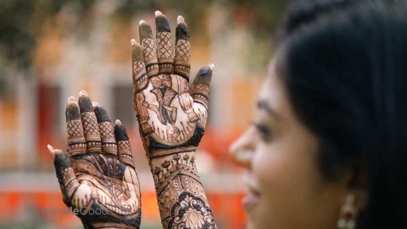 Aisha Goas Mendhi Artist