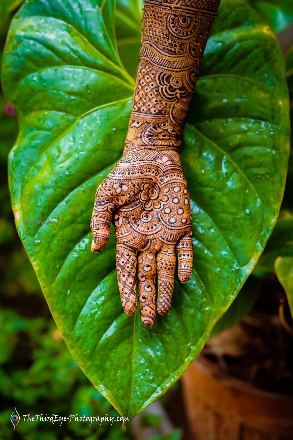 Photo of Modern unique mehendi design with circles