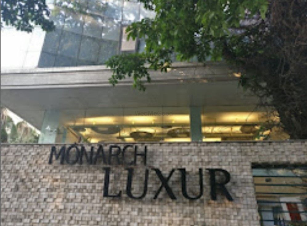 Monarch Luxur