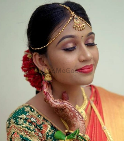 Photo By Leluxe Beauty Salon - Bridal Makeup