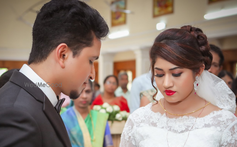 Photo By Laura Wedding Company - Photographers