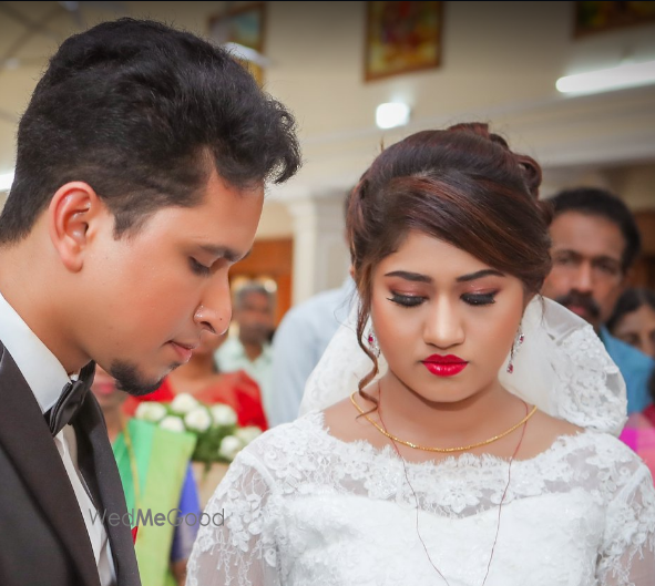 Photo By Laura Wedding Company - Photographers