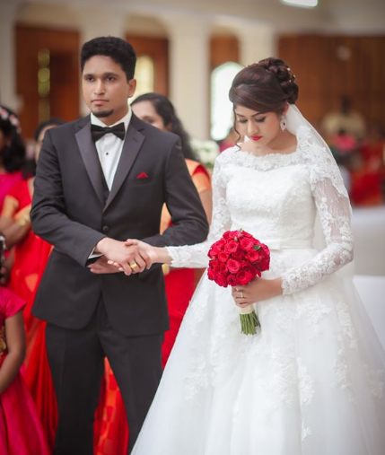 Photo By Laura Wedding Company - Photographers