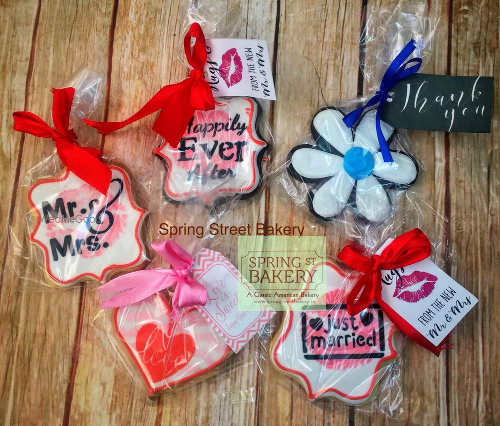 Photo By Spring Street Bakery - Favors