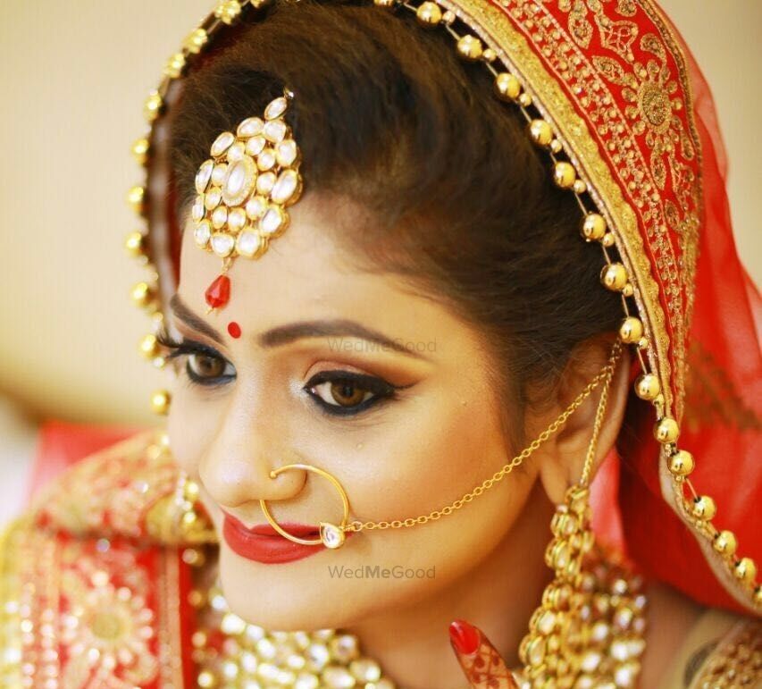 Saumya Vaish - Makeup Artist 