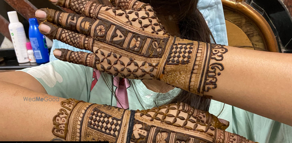 Disha Solanki Mehndi