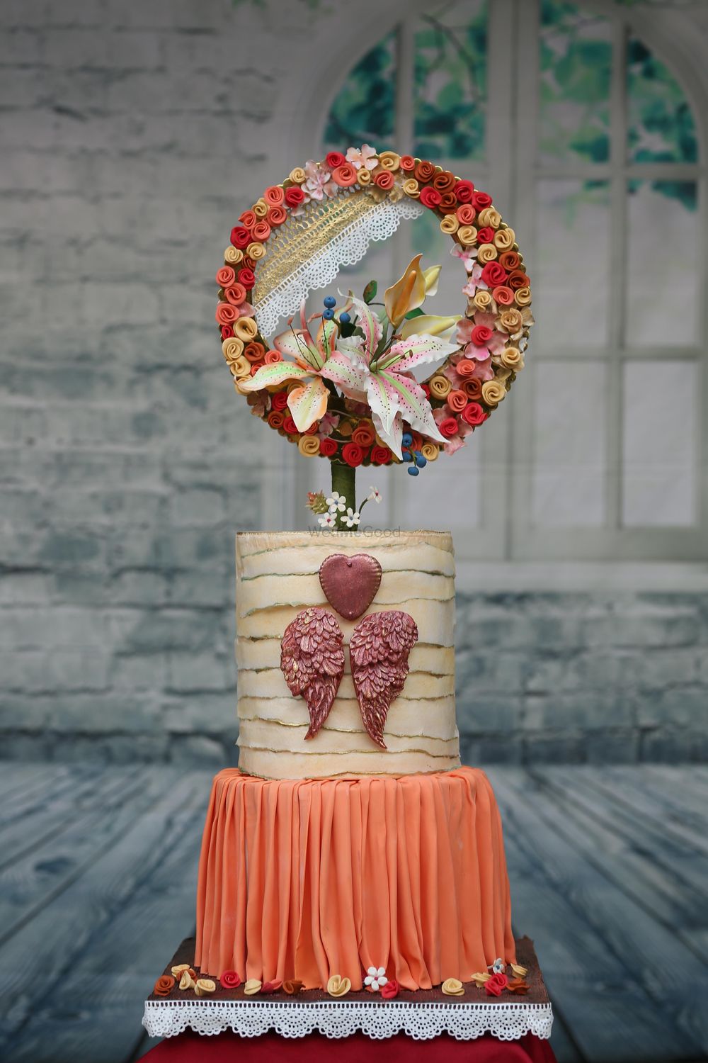 Photo of Pretty engagement cake with floral cake topper