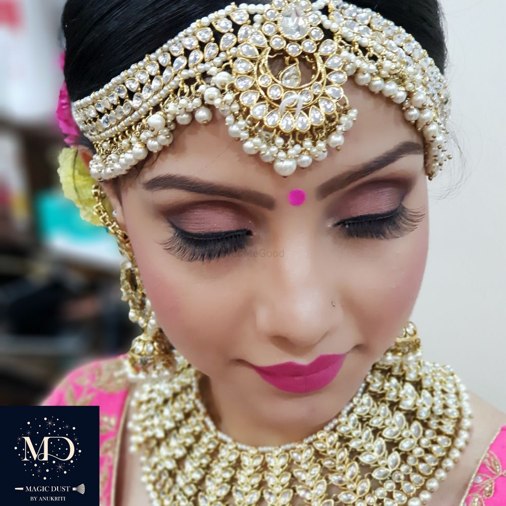 Photo of Beautiful bridal pearl mathapatti and necklace for wedding