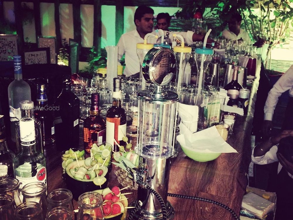 Photo By Bar Vigyan - Bartenders