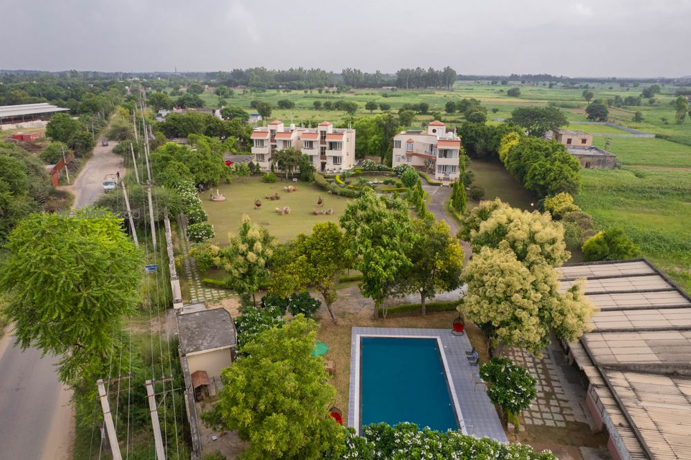 Photo By Hostie Puravida farmhouse - Venues
