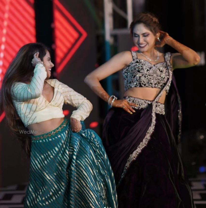 Photo By Ritika Choreography - Sangeet Choreographer