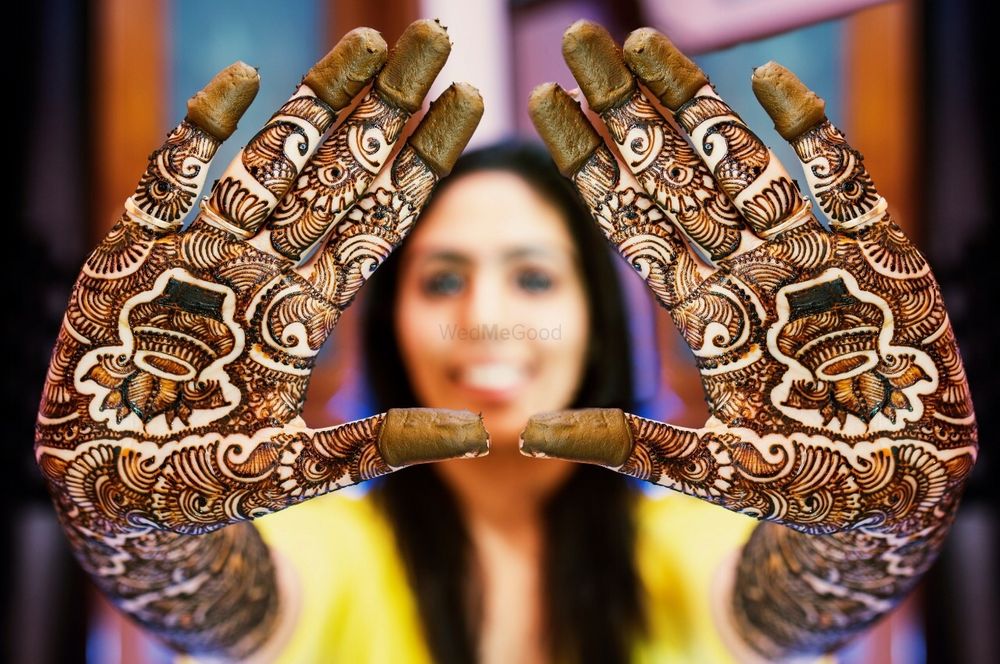 Photo of Bride showing off mehendi on her hands