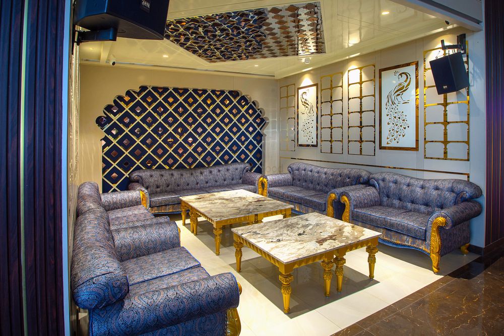 Photo By Rosado Luxury Lounge - Venues
