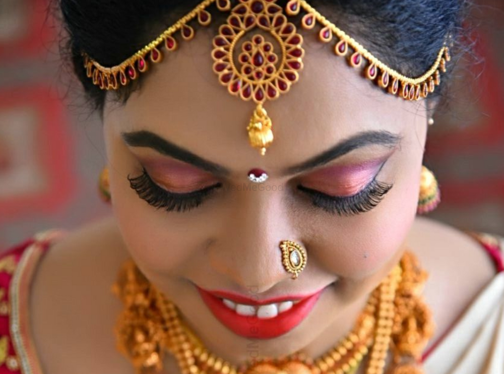 Bhuvana - Makeup Artist and Hairstylist 