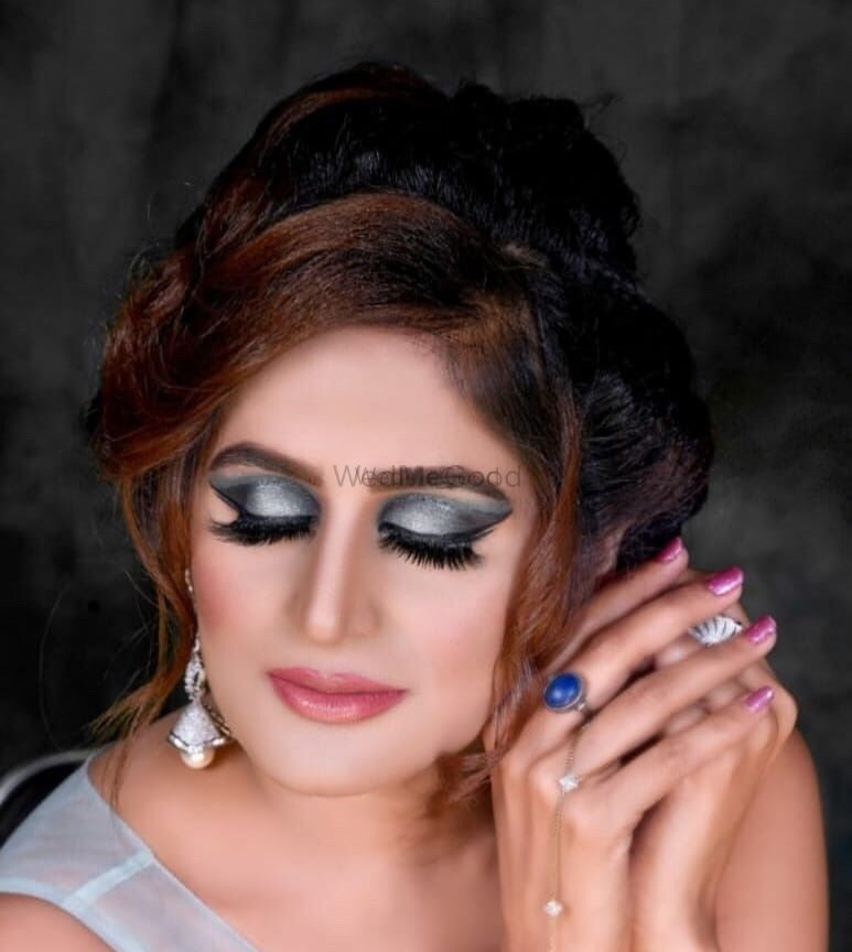 Photo By Dharna Malhotra Makeovers - Bridal Makeup