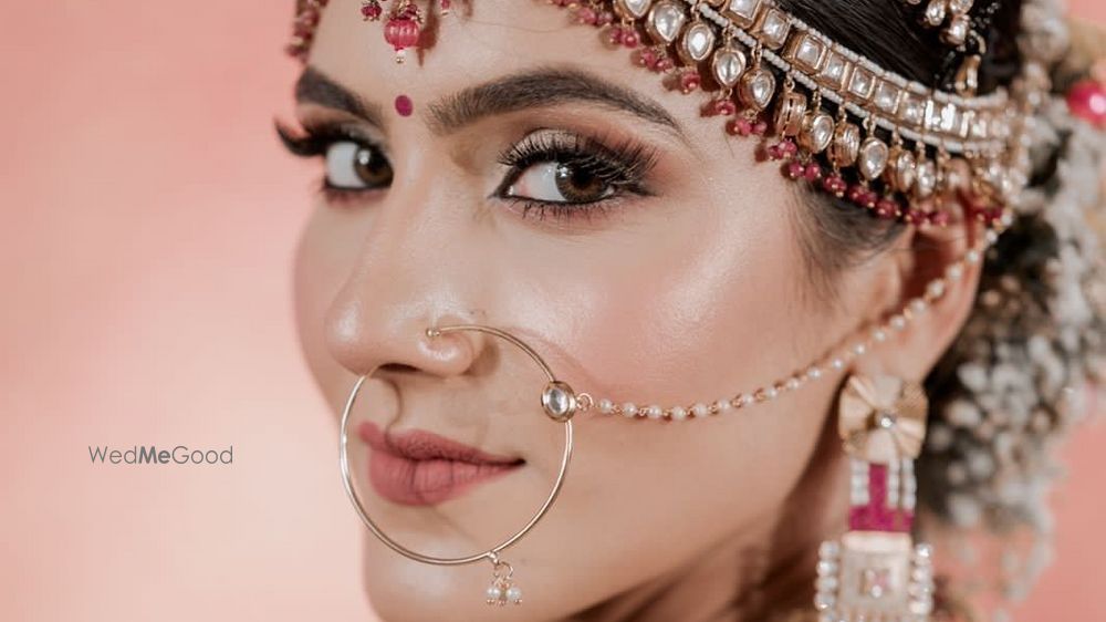 Dhruvi Shavdia Makeup Artist