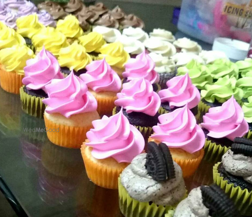 Photo By The Next Door Baker - Favors