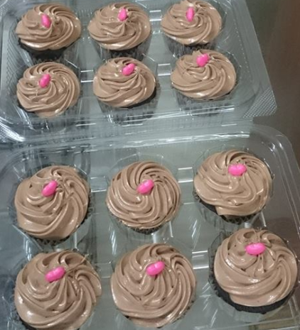 Photo By The Next Door Baker - Favors