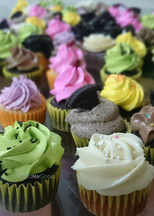 Photo By The Next Door Baker - Favors