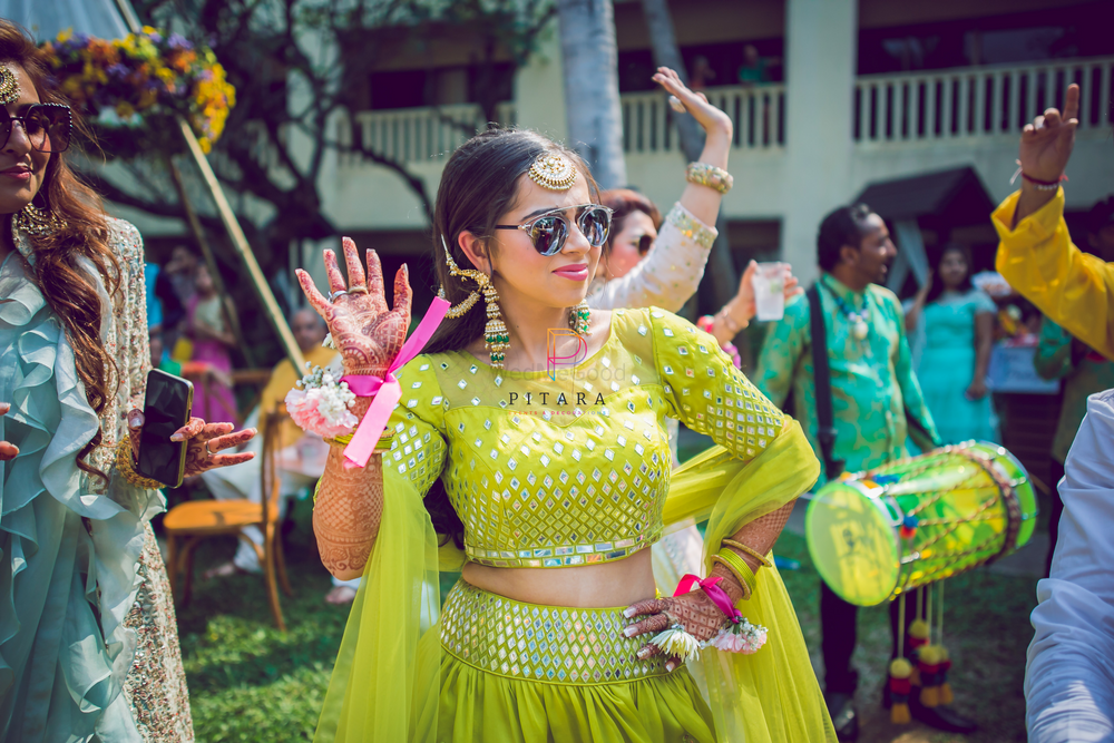 Photo of Bride in lime green lehenga dancing shot on mehendi