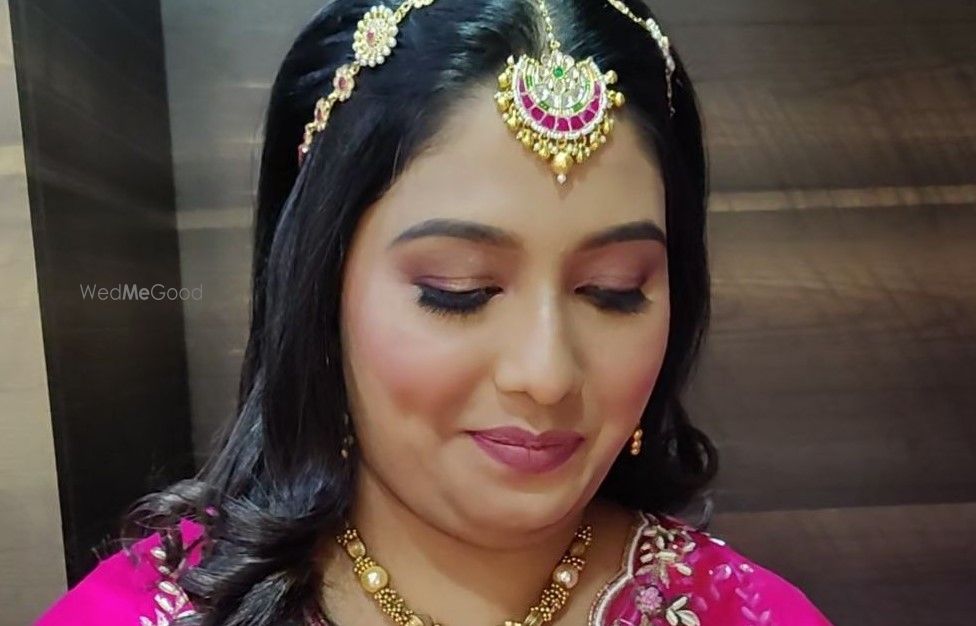 Makeup by Paridhi Rathod