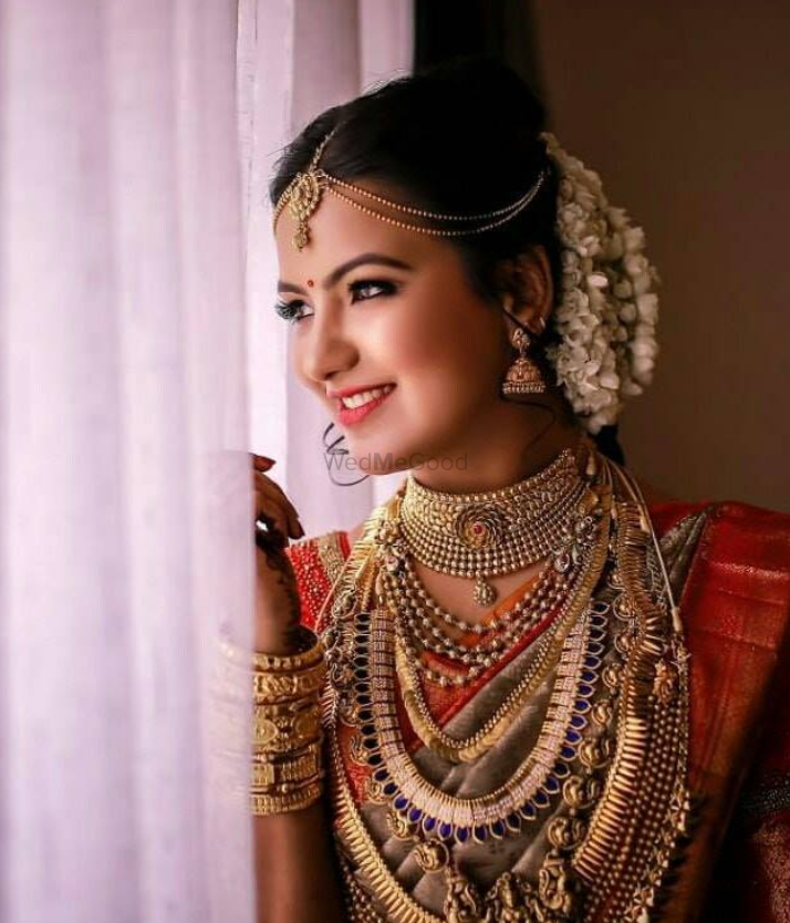 Photo of South Indian bride with gold jewellery