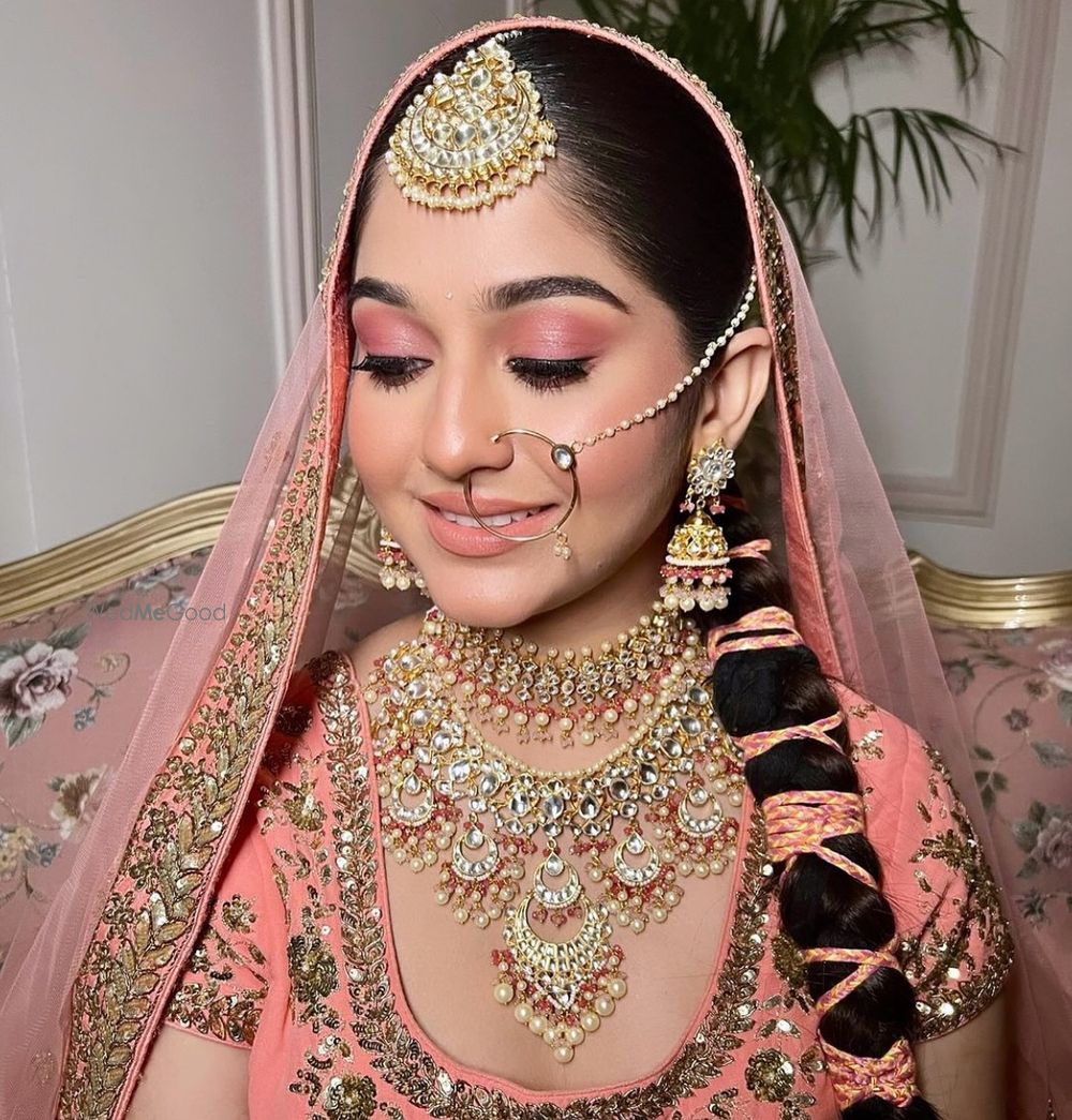 Photo By Aarti Khanna Makeovers - Bridal Makeup