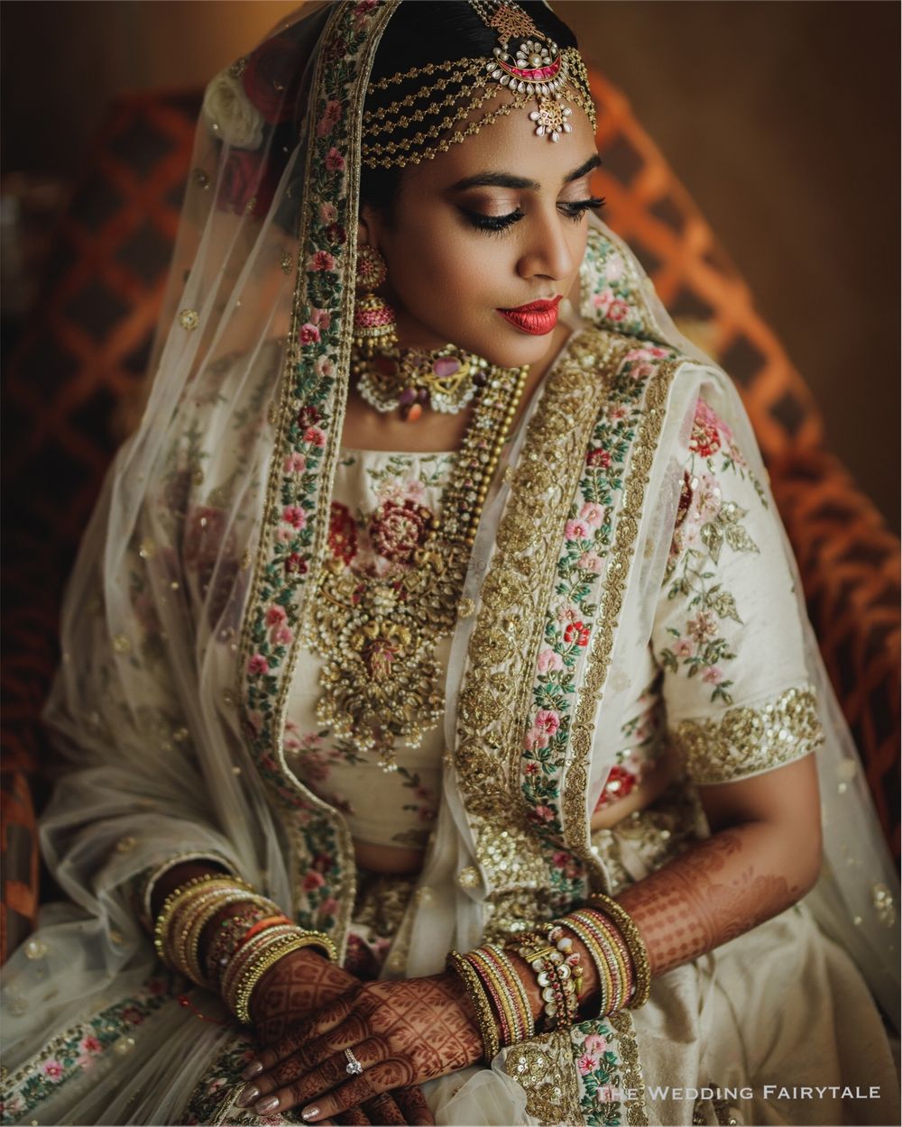 Photo of Bride in white lehenga and unique jewellery
