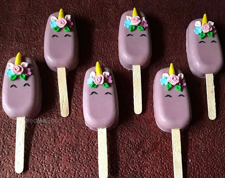 Photo of Cute unicorn cakesicles for wedding