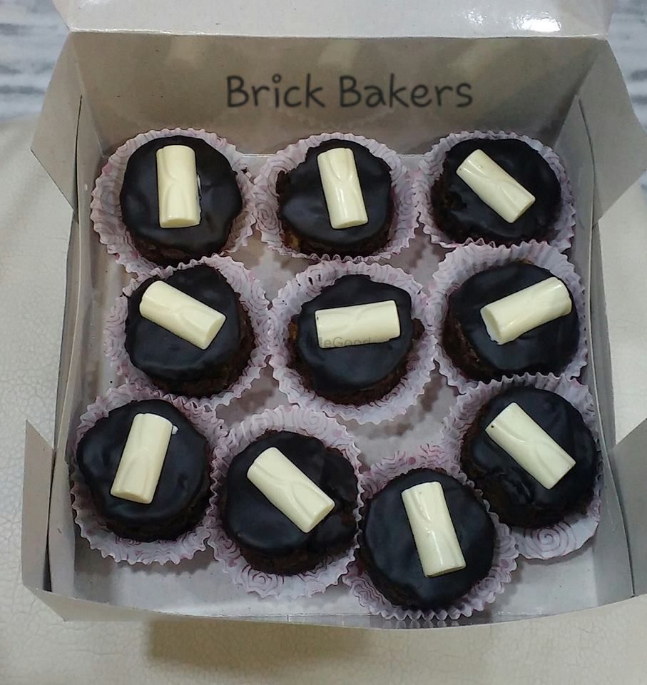 Photo By Brick Bakers - Favors