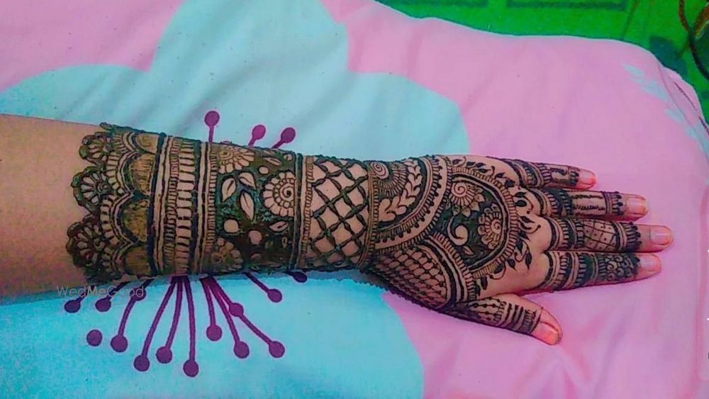 Subiya Mehndi Artist