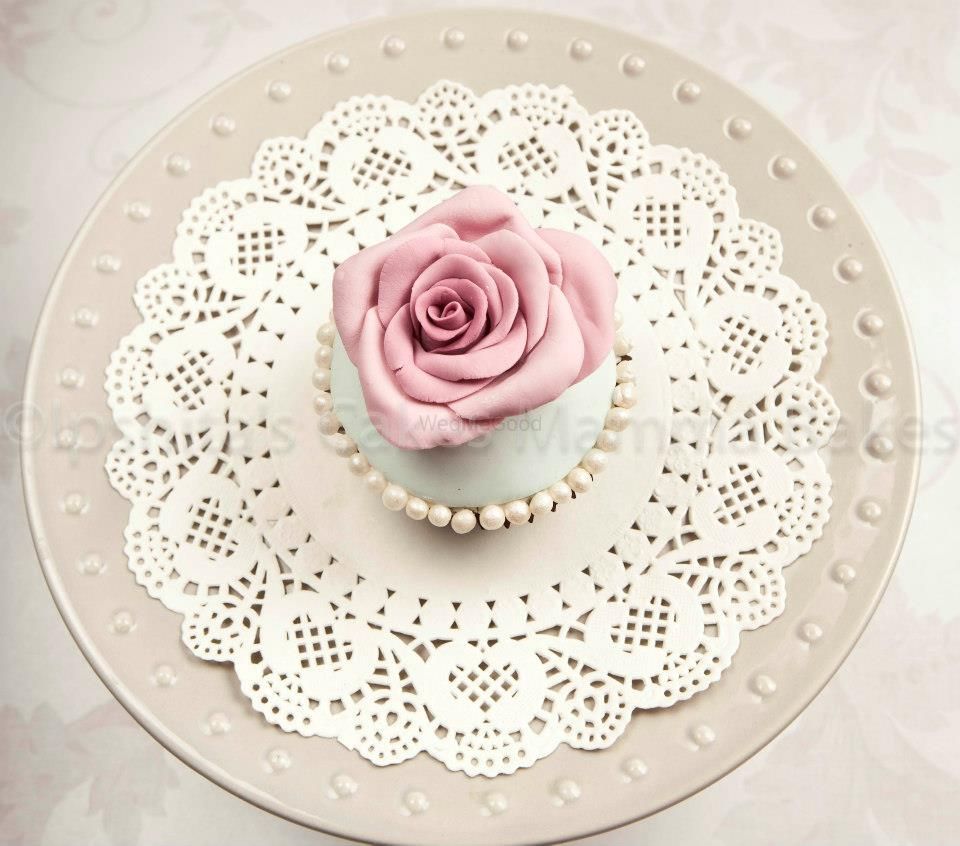 Photo of rose frosting cupcake