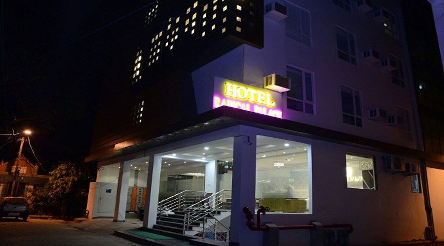 Hotel Radical Palace, Lucknow