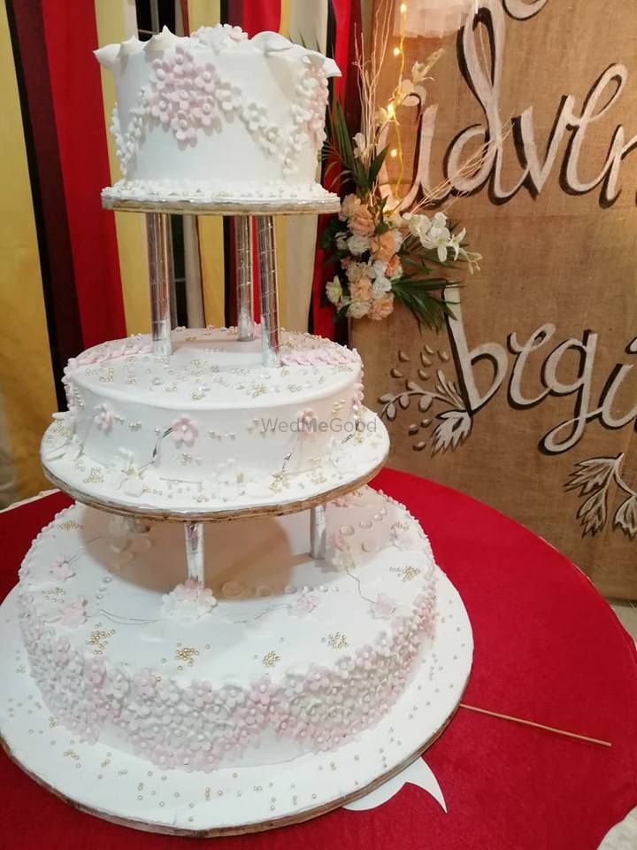 Photo By Toostee's Cakes and Bakes - Cake